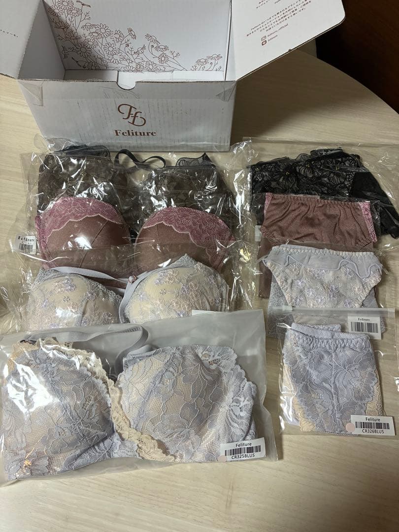 【55%OFF】Feliture ブラジャーショーツ4点セット